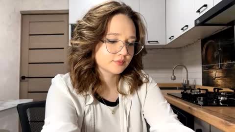 Snapshot of keeshatenn chatting on 03-04-26, 10:10 Velma online show from 03-04-26, 10:10