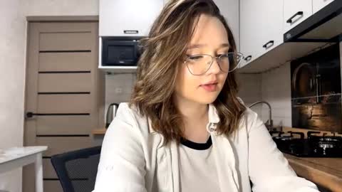 Snapshot of keeshatenn chatting on 03-05-26, 12:12 Velma online show from 03-05-26, 12:12