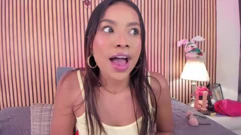 Snapshot of keeyla_stone chatting on 12-18-25, 09:43 keeyla stone online show from 12-18-25, 09:43