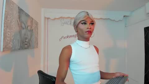 Snapshot of keila_mendoza chatting on 06-28-26, 09:54 Keila online show from 06-28-26, 09:54