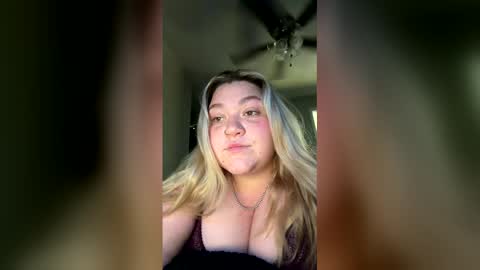 keilei22 online show from 05-12-26, 03:53