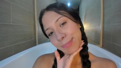 keiry_gonzalez11_aws online show from 11-06-25, 02:34
