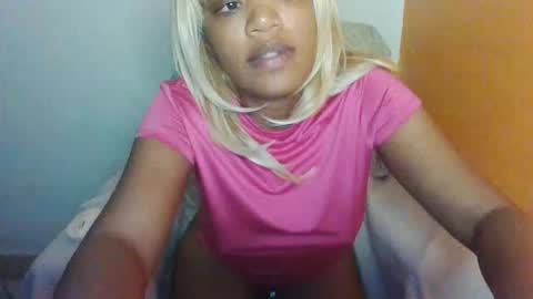 Snapshot of kelliecapri chatting on 01-17-26, 04:06 Kellie online show from 01-17-26, 04:06