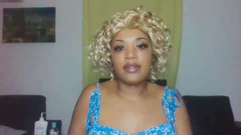 Snapshot of kelliecapri chatting on 06-19-26, 05:12 Kellie online show from 06-19-26, 05:12