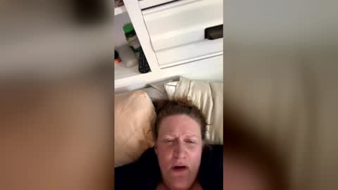 Snapshot of kellilyn1081187 chatting on 03-21-26, 10:57 kellilyn1081187 online show from 03-21-26, 10:57