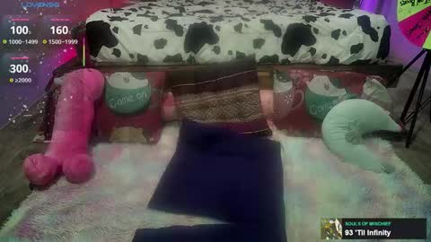 Kelly online show from 10-20-25, 06:03