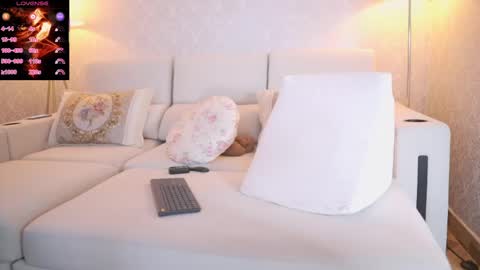 vanessa online show from 04-17-26, 05:54