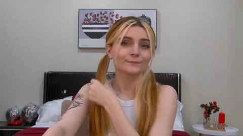 Snapshot of kellystoneys chatting on 01-26-25, 02:41 Kelly Stoneys online show from 01-26-25, 02:41