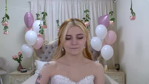 Snapshot of kellystoneys chatting on 02-14-25, 12:36 Kelly Stoneys online show from 02-14-25, 12:36