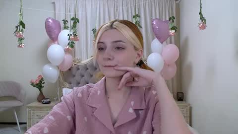 Snapshot of kellystoneys chatting on 02-18-25, 06:37 Kelly Stoneys online show from 02-18-25, 06:37
