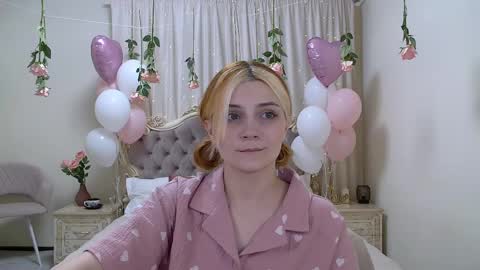 Snapshot of kellystoneys chatting on 02-18-25, 09:42 Kelly Stoneys online show from 02-18-25, 09:42