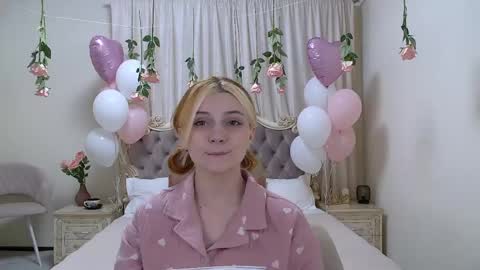 Snapshot of kellystoneys chatting on 02-19-25, 12:46 Kelly Stoneys online show from 02-19-25, 12:46