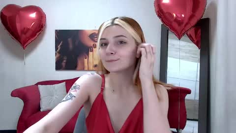 Snapshot of kellystoneys chatting on 02-19-25, 05:49 Kelly Stoneys online show from 02-19-25, 05:49