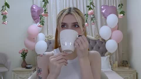 Snapshot of kellystoneys chatting on 03-07-25, 12:01 Kelly Stoneys online show from 03-07-25, 12:01