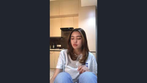 Luna online show from 04-15-26, 07:58