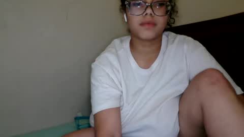 Snapshot of kelx0 chatting on 03-03-25, 11:24 kelx0 online show from 03-03-25, 11:24