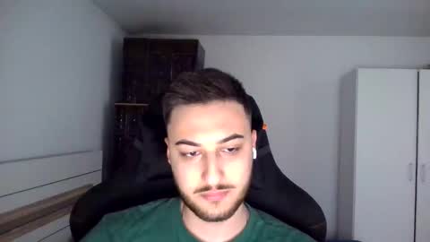 Snapshot of kenan_10 chatting on 05-12-26, 11:40 kenan online show from 05-12-26, 11:40