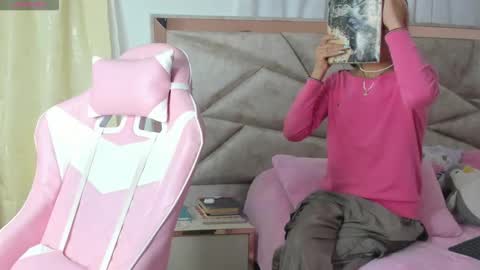 Snapshot of kendal_hot1 chatting on 10-30-25, 12:17 Aleja3 online show from 10-30-25, 12:17