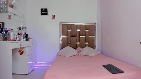 Snapshot of kendall_ewers chatting on 11-29-25, 11:19 Kendall ewers online show from 11-29-25, 11:19