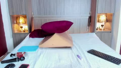 Snapshot of kendallrosse1 chatting on 03-11-25, 03:12 Kendal online show from 03-11-25, 03:12