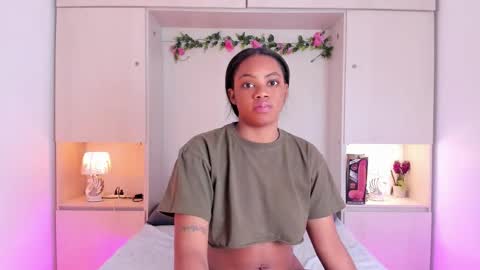 Snapshot of kendallrosse1 chatting on 10-14-25, 04:13 Kendal online show from 10-14-25, 04:13