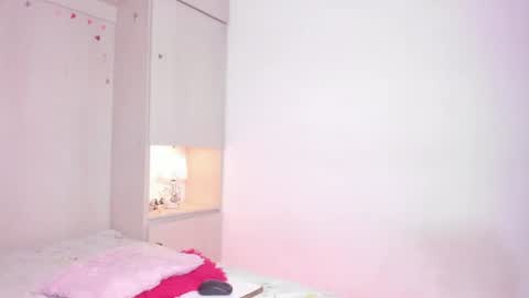 Snapshot of kendallwestt chatting on 08-03-26, 12:10 Kendall online show from 08-03-26, 12:10