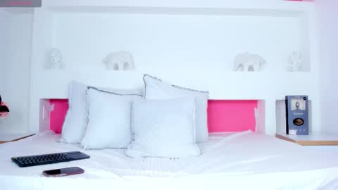 Kendal online show from 10-22-25, 02:50