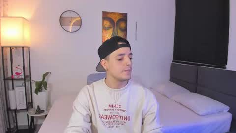 Snapshot of kendel_dimitri chatting on 06-30-26, 05:41 kendel_dimitri online show from 06-30-26, 05:41