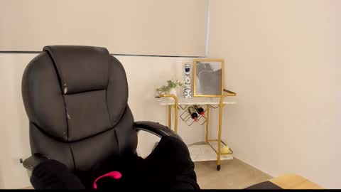 Snapshot of kendra_bennz_ chatting on 11-02-25, 11:34 kendra Benz online show from 11-02-25, 11:34