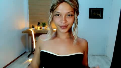 Snapshot of kendra_lunaxx chatting on 05-20-26, 11:00 kendra_lunaxx online show from 05-20-26, 11:00