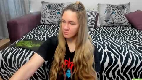 Kendra online show from 09-24-25, 03:32