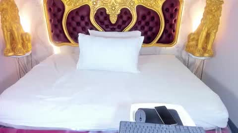 Snapshot of kendralholson chatting on 10-19-25, 04:35 Kendral online show from 10-19-25, 04:35