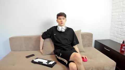 Snapshot of kennedy_max chatting on 06-12-26, 01:32 kennedy max online show from 06-12-26, 01:32