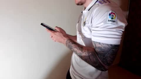 Snapshot of kennerfox77 chatting on 12-23-25, 04:43 Kennfox777 online show from 12-23-25, 04:43