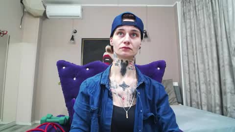 Snapshot of kennyvibe chatting on 05-19-26, 12:00 kennyvibe online show from 05-19-26, 12:00