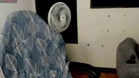 Snapshot of kent_rushell chatting on 09-12-25, 12:44 kent_rushell online show from 09-12-25, 12:44