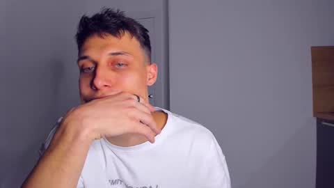 Snapshot of kenter_parker chatting on 10-26-25, 07:09 Peter online show from 10-26-25, 07:09