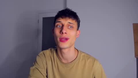 Snapshot of kenter_parker chatting on 11-17-25, 08:14 Peter online show from 11-17-25, 08:14