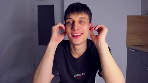 Snapshot of kenter_parker chatting on 11-29-25, 01:19 Peter online show from 11-29-25, 01:19