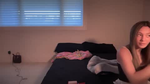 kenziesmithh online show from 09-18-25, 08:00