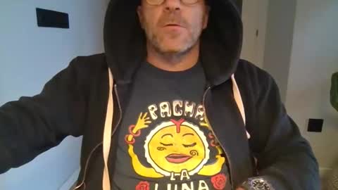 Snapshot of kermitgp3 chatting on 12-22-25, 08:22 Anton online show from 12-22-25, 08:22