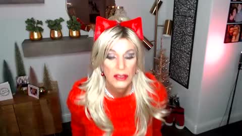 Snapshot of kerrytmilf chatting on 12-15-24, 11:45 Kerry Wright online show from 12-15-24, 11:45