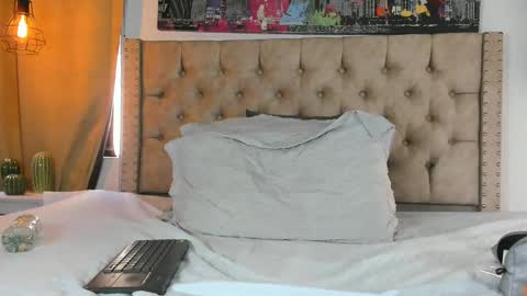 Kery Hillson online show from 02-12-25, 03:16