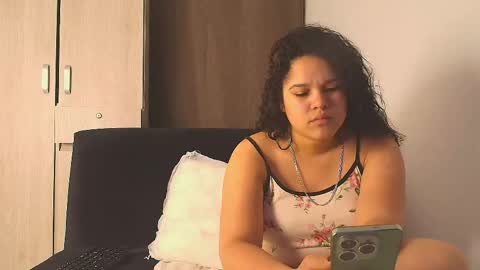 Snapshot of kesha_rosse_ chatting on 05-07-26, 08:52 KESHA online show from 05-07-26, 08:52