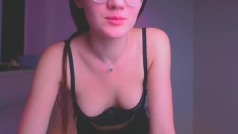 Snapshot of ketrin_pirsss chatting on 01-09-25, 03:26 Ketrin online show from 01-09-25, 03:26