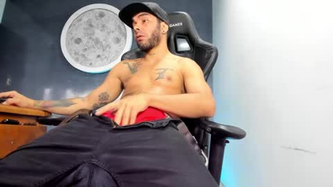 Snapshot of kevin_bronx chatting on 12-26-24, 10:52 Kevin online show from 12-26-24, 10:52