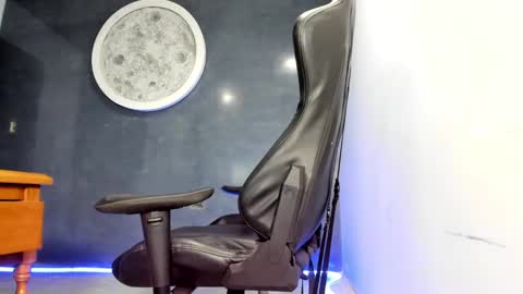 Snapshot of kevin_bronx chatting on 01-11-25, 03:55 Kevin online show from 01-11-25, 03:55