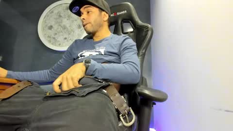 Snapshot of kevin_bronx chatting on 01-16-25, 11:37 Kevin online show from 01-16-25, 11:37