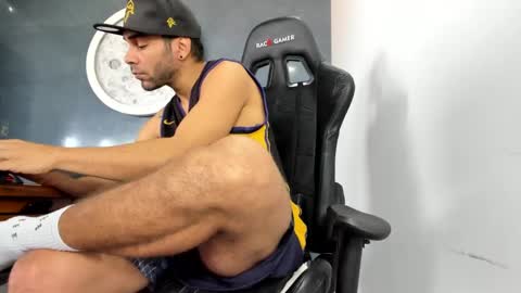 Snapshot of kevin_bronx chatting on 01-20-25, 01:32 Kevin online show from 01-20-25, 01:32
