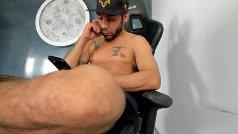 Snapshot of kevin_bronx chatting on 01-28-25, 04:19 Kevin online show from 01-28-25, 04:19